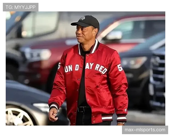 泰格伍兹开豪车出街，那停车费得是我一个月工资了吧？